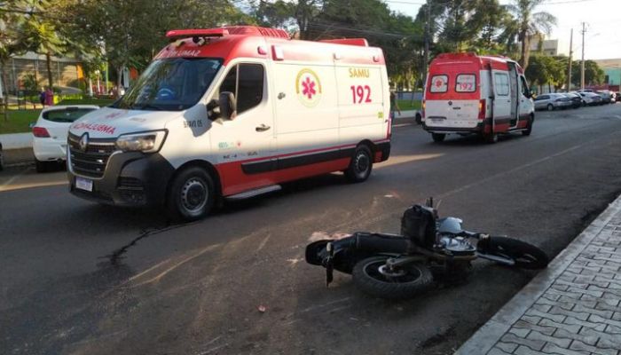 Laranjeiras - Acidente envolvendo motocicleta e caminhonete deixa mulher gravemente ferida